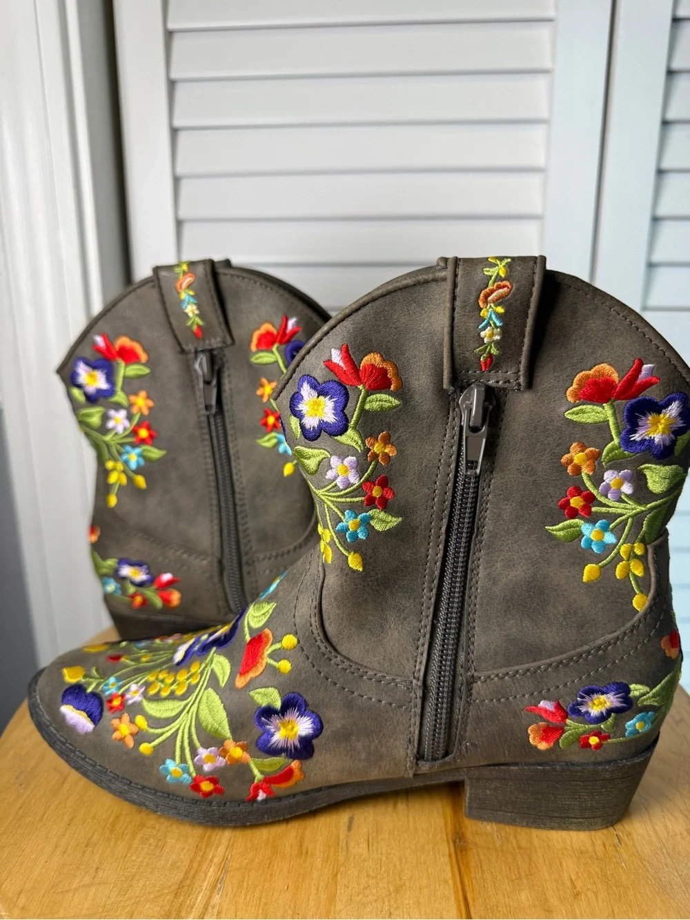 Betseyville Reece Floral Embroidered Ankle Cowboy Boots Girl Sz 4
